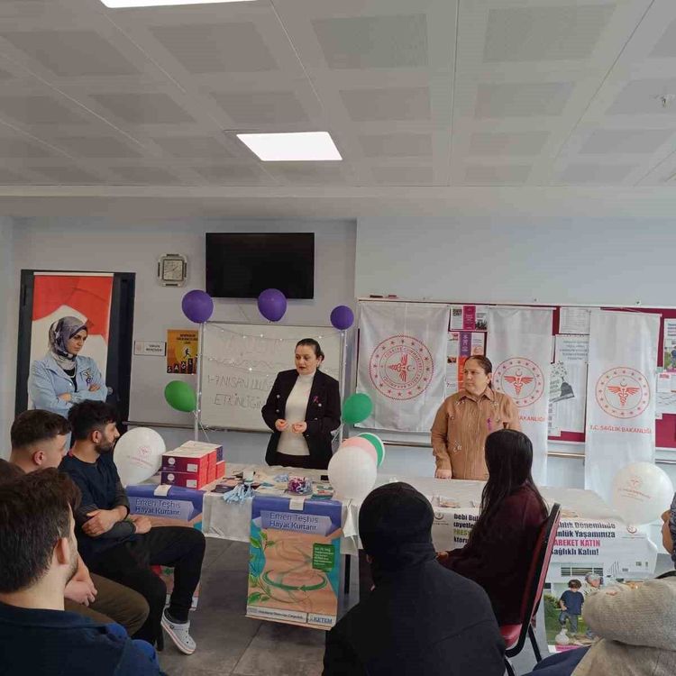 Gördes Huzurevi'nde hem sağlık taraması hem moral etkinliği