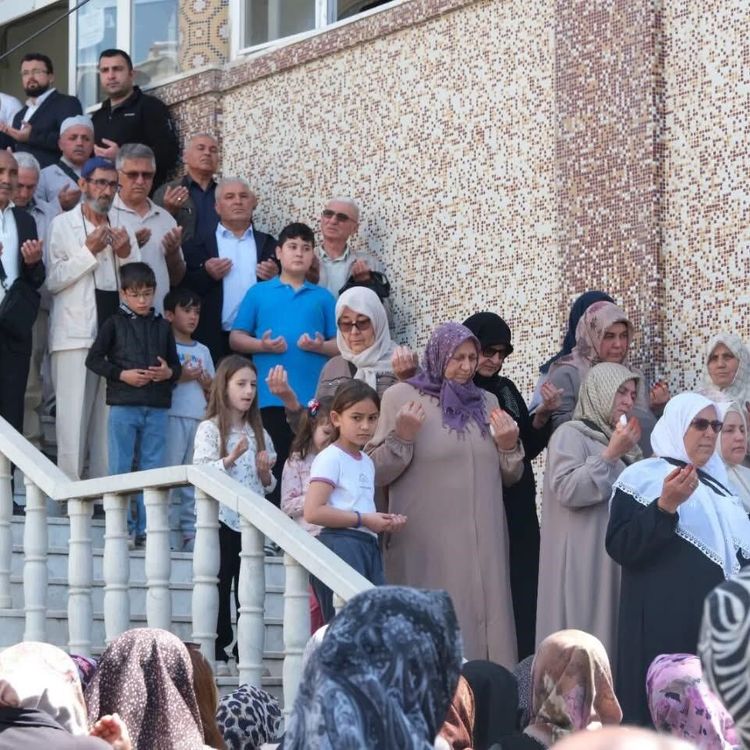 Hacı adayları dualarla kutsal topraklara uğurlandı