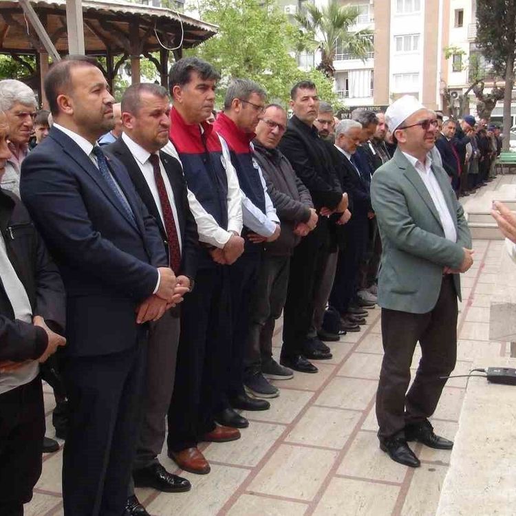 İmamın titreyen sesiyle konuşması duygulandırdı