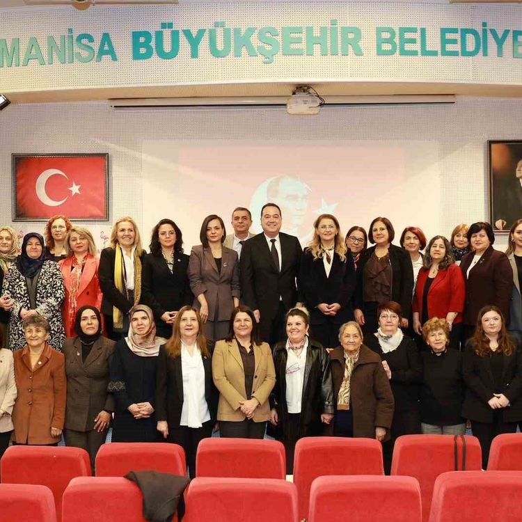 Kadın belediye başkanları Manisa'da buluştu