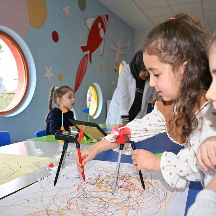 Kur'an kursunun minik öğrencilerinden Robotik Kodlama Şenliği