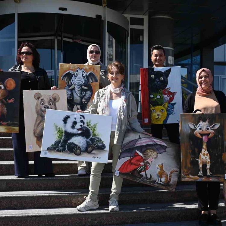 Manisa Büyükşehir Belediyesinden minik hastalara 23 Nisan morali