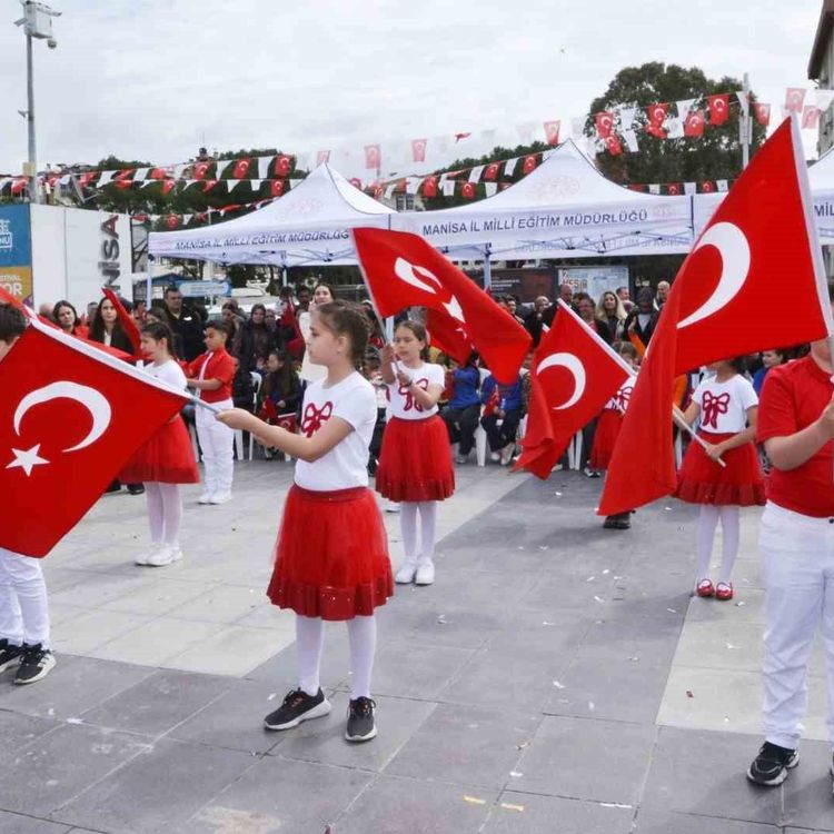 Manisa'da 23 Nisan Çocuk Bayramı kutlandı