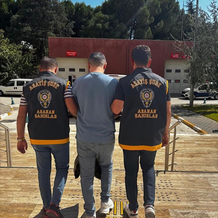 Manisa'da 28 yıl 11 ay hapis cezasıyla aranan firari yakalandı