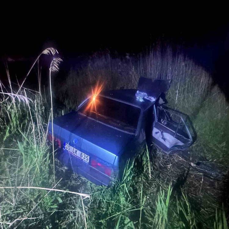 Manisa'da otomobil kanala uçtu: 2 ölü, 5 yaralı