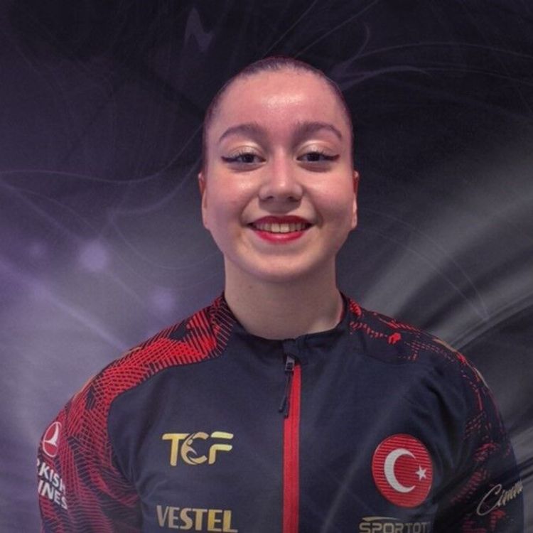 MCBÜ'lü Eylül Naz Aygör'den bronz madalya