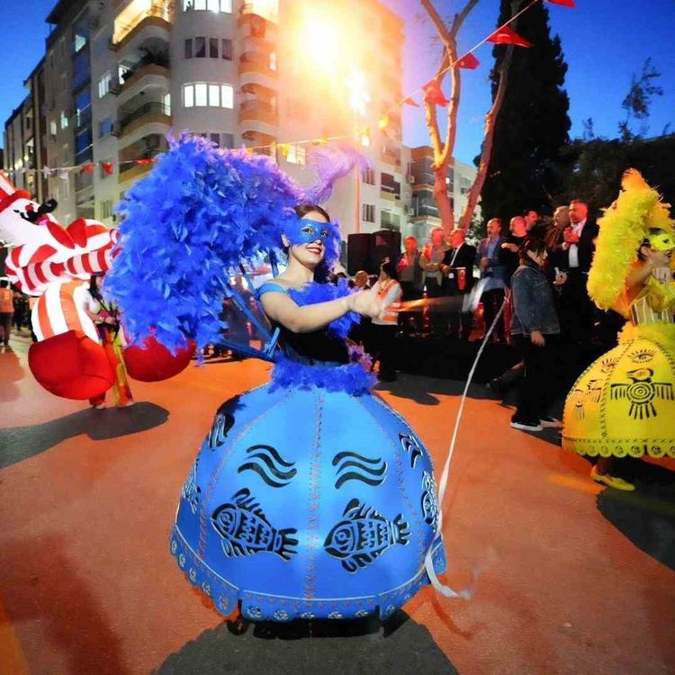 Mesir coşkusu sokaklara taştı