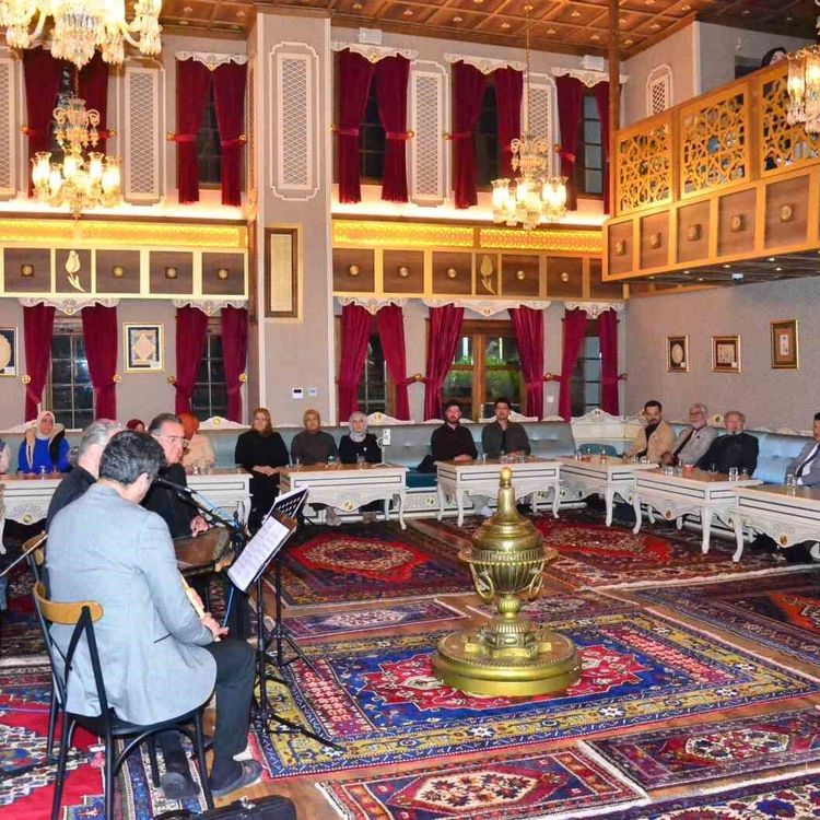 Mevlana'nın sessizliği Manisa'da yankılandı