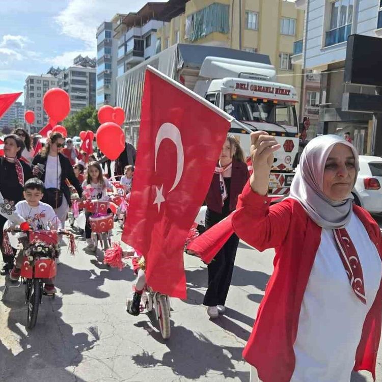 Minik öğrenciler 3 tekerlekli bisikletleriyle kaymakamlığı ziyaret etti