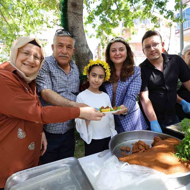 Minik Zeynep'in çiğköfte hayali gerçek oldu