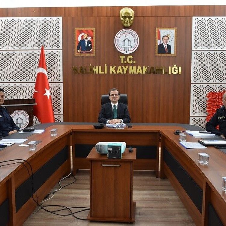 Salihli'de metruk binalara karşı güvenlik seferberliği