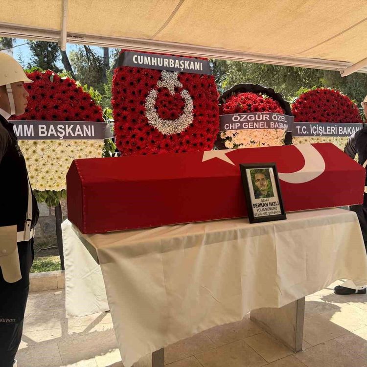 Şehit polisin cenazesinde gözyaşları sel oldu