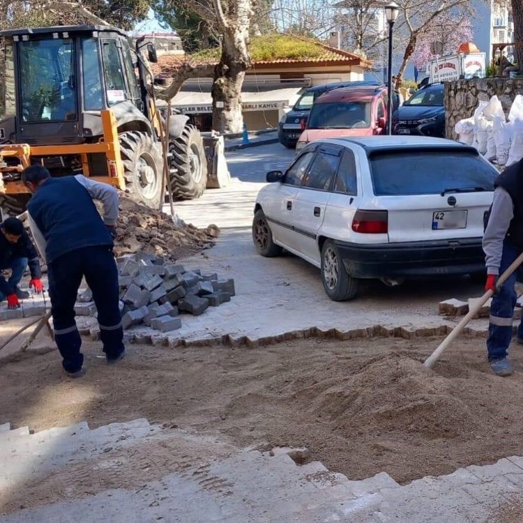 Şehzadeler'de bozulan yol ve kaldırımlar için ihale yapıldı