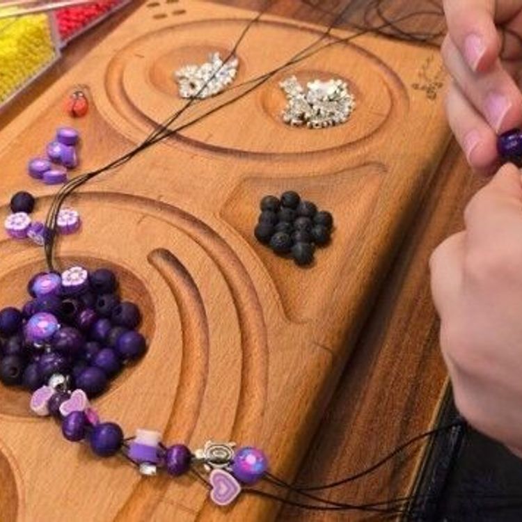 Şehzadeler'de minik eller takı tasarlayacak
