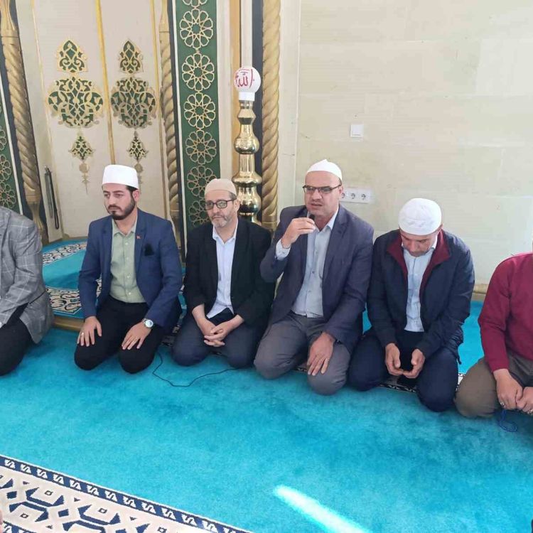 Selendi'de hacı adayları dualarla uğurlandı