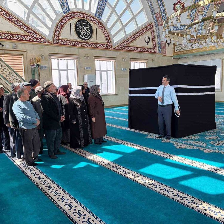 Selendi'de hacı adaylarına eğitim semineri