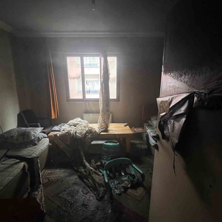 Turgutlu'da evini ateşe veren şahıs kalp krizinden hayatını kaybetti