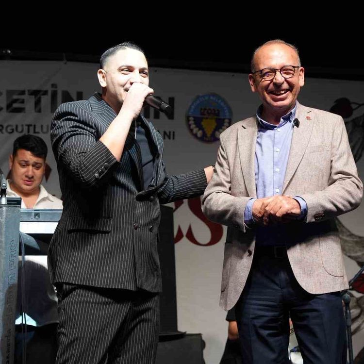 Turgutlu'da 'Roman Gecesi' ile eğlence zirveye çıktı