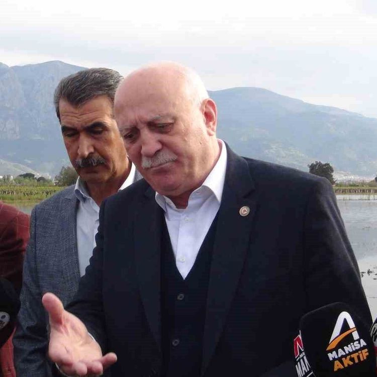 TZOB Genel Başkanı Bayraktar, Manisa'da su altında kalan tarım arazilerini inceledi, destek çağrısı yaptı