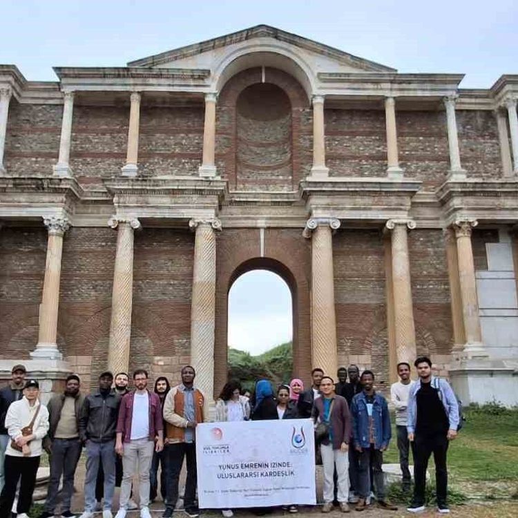 Uluslararası öğrenciler Sardes'te tarihle buluştu