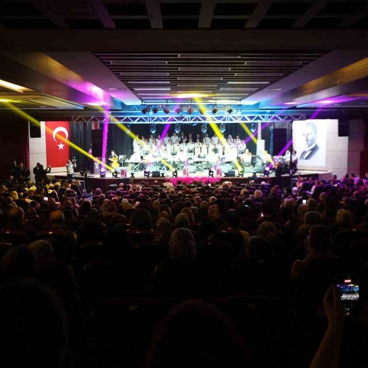 Yunusemre Türk Müziği Topluluğundan unutulmaz konser