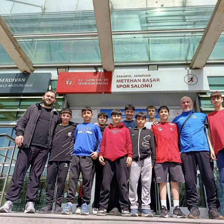 Yunusemreli güreşçiler Türkiye Şampiyonasına katılmaya hak kazandı