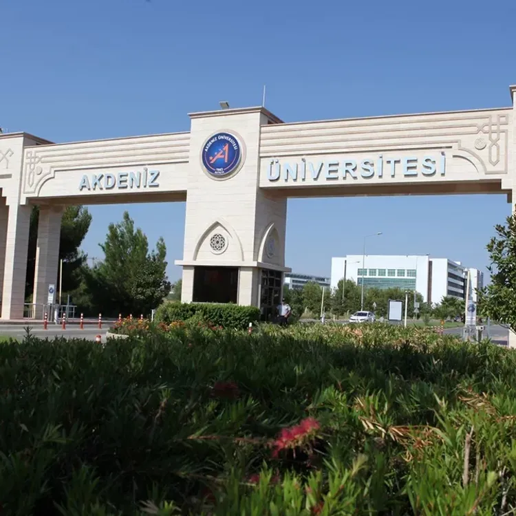 Akdeniz Üniversitesi’nde bir gecede 4 hoca işten çıkarıldı