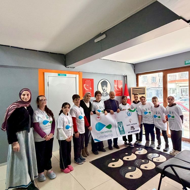 Manisa’da Su Gönüllüleri Sahaya İniyor: Hedef Genç Nesil.