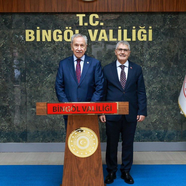 BÜLENT ARINÇ BİNGÖL ÜNİVERSİTESİ’NDE ÖĞRENCİLERLE BULUŞTU