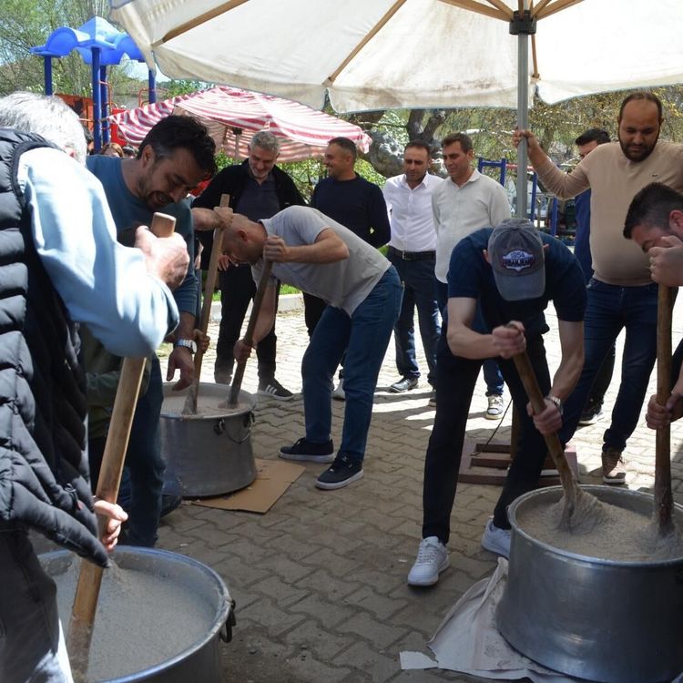 GÖRDES TÜPÜLER GELENEKSEL KÖY HAYRINA 2 BİN KİŞİ KATILDI