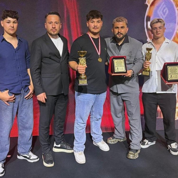 Akhisarlı berberler dünya sahnesinde jüri koltuğunda