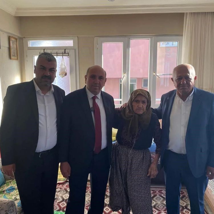 Başkan Akdeniz bayram namazını Afşar Mahallesi'nde kıldı