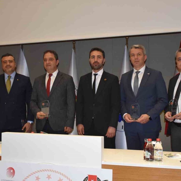 Başkan Aydın'dan yerel medya için kritik uyarı: