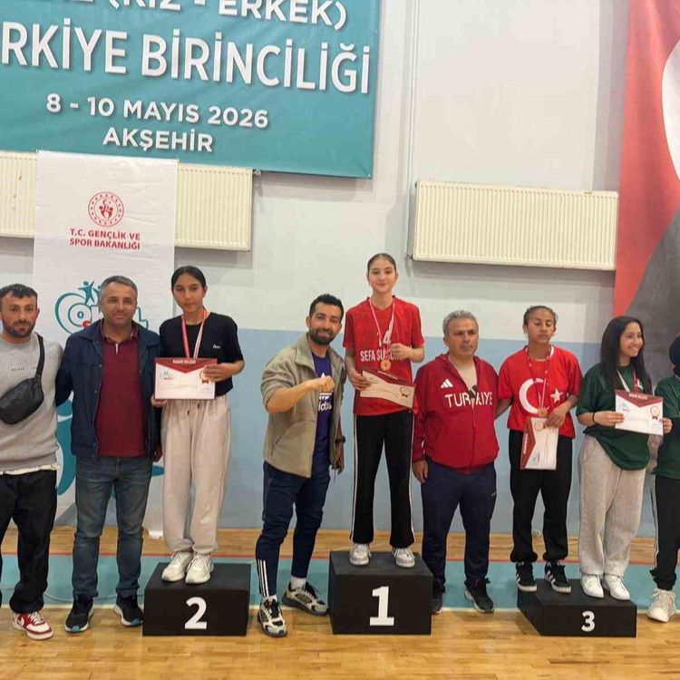 Çifte şampiyon Sudenaz'dan Manisa'ya gurur