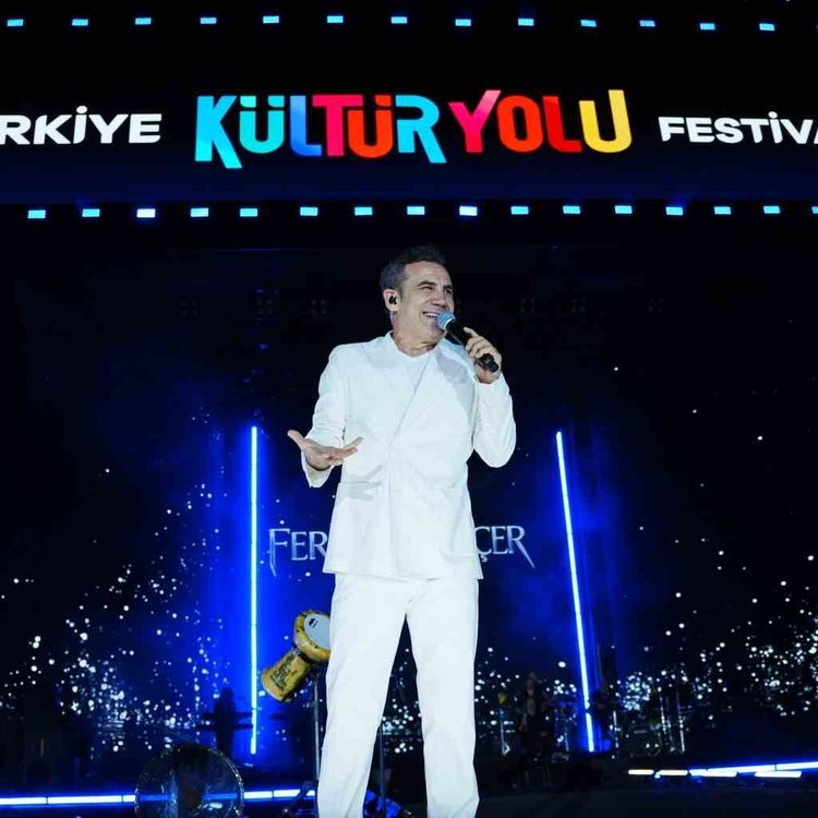 Ferhat Göçer Manisa'yı coşturdu