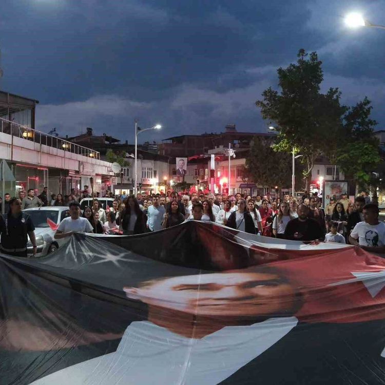 Gençlik coşkusu Sarıgöl sokaklarını aydınlattı