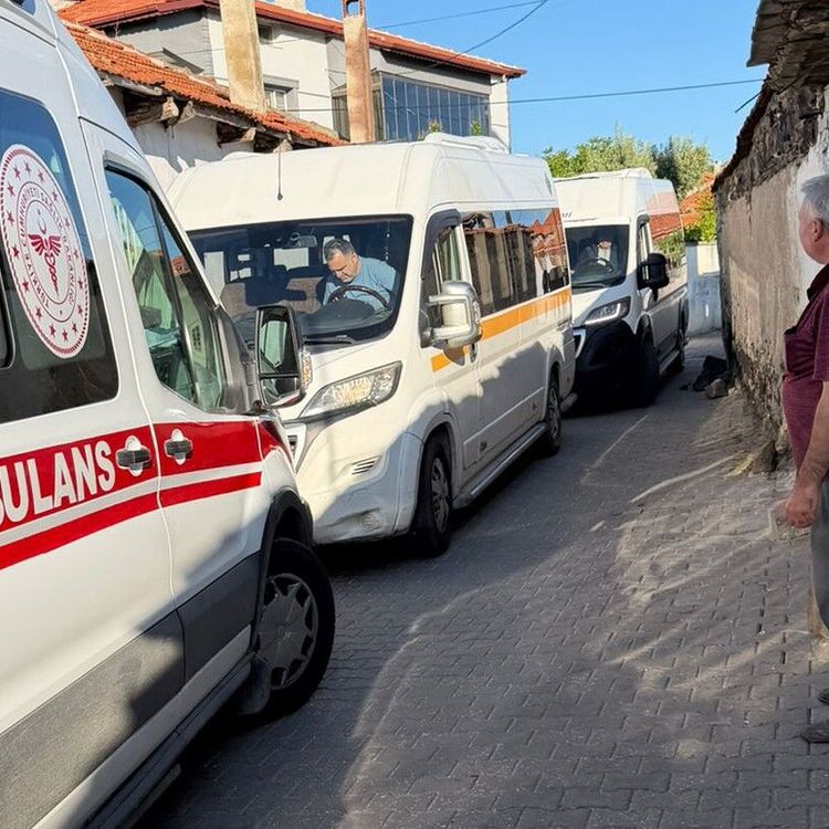 İşçi servisine çıkmadan kalp krizi geçiren şoför hayatını kaybetti
