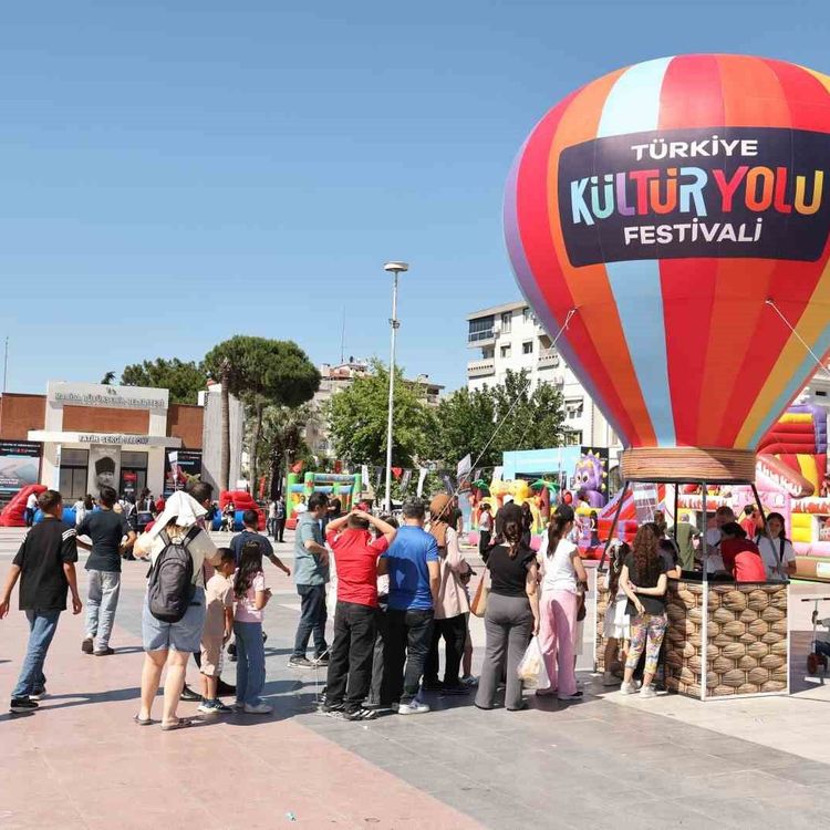 Kültür Yolu Festivali coşkusu Manisa'ya damga vurdu