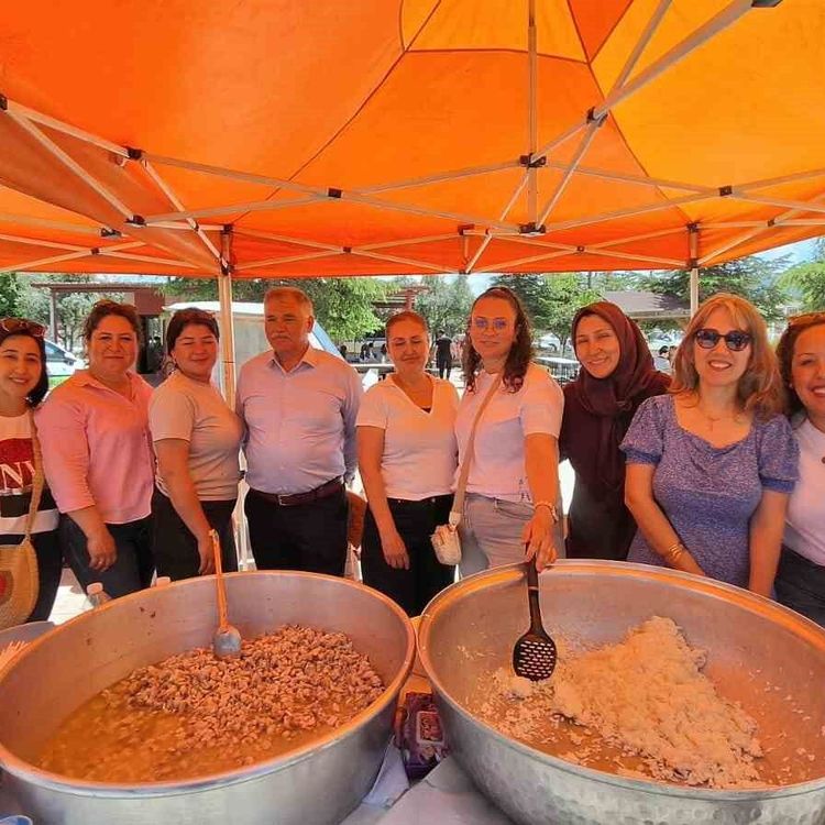 Kütüphane için anlamlı dayanışma etkinliği