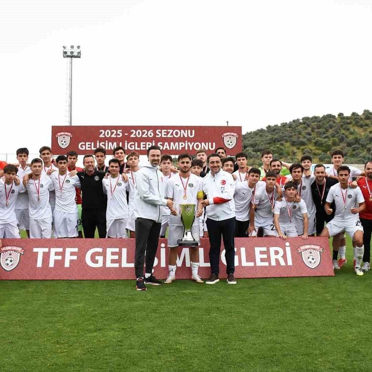 Manisa FK U19 Takımı, 177 takım arasında Türkiye şampiyonu oldu