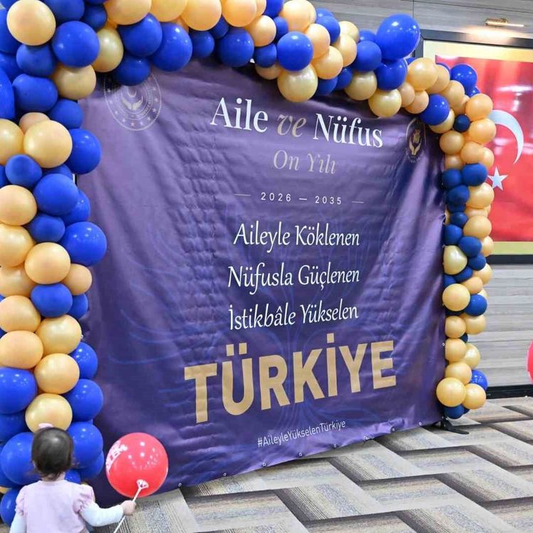 Manisa'da üç kuşak aynı sofrada buluştu