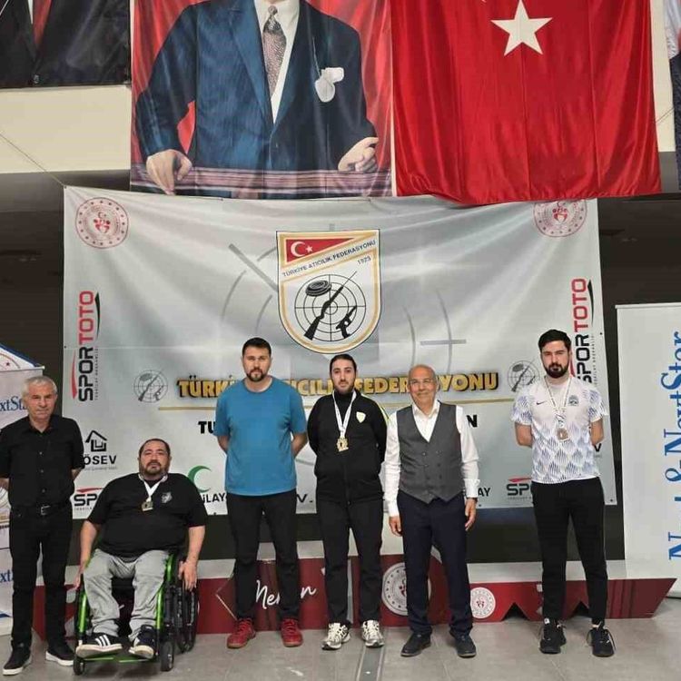 Manisalı Samet Akça'dan Türkiye Şampiyonası'nda madalya yağmuru
