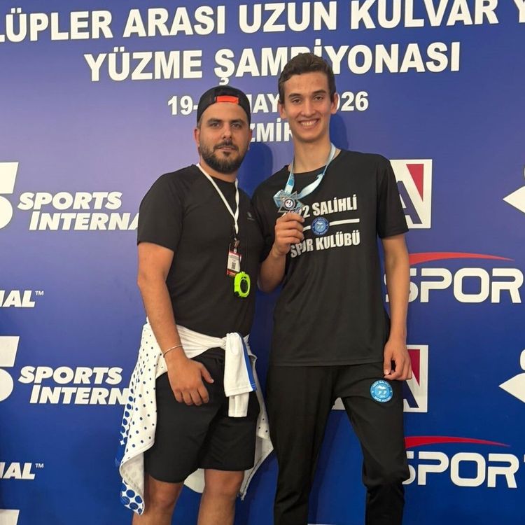 Manisalı yüzücü Eren Ayaz'dan Türkiye ikinciliği başarısı