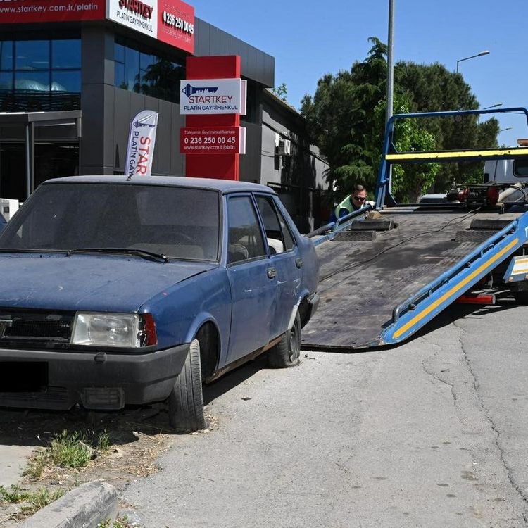Manisa'nın sokakları atıl ve hurda araçlardan temizleniyor