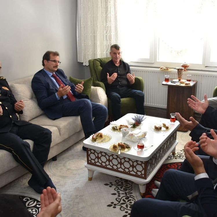 Salihli Kaymakamı Güldoğan'dan şehit ailesine bayram ziyareti