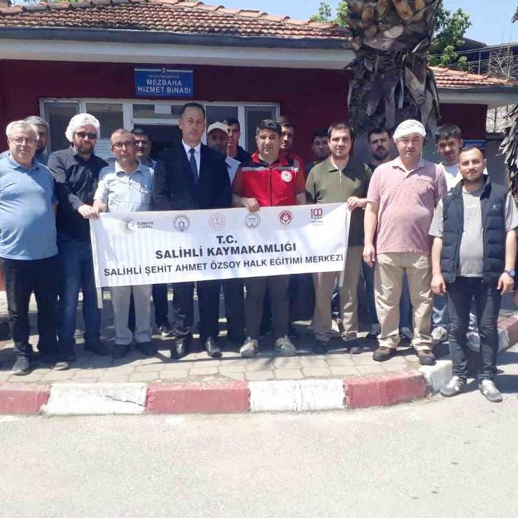 Salihli'de kurban kesimini uygulamalı öğrendiler