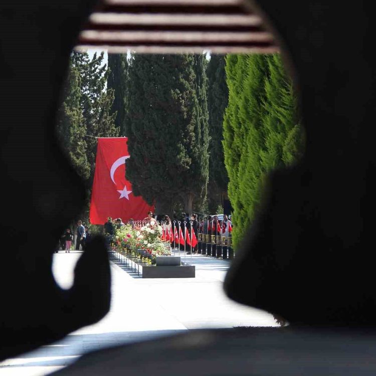 Soma maden şehitleri mezarları başında anıldı