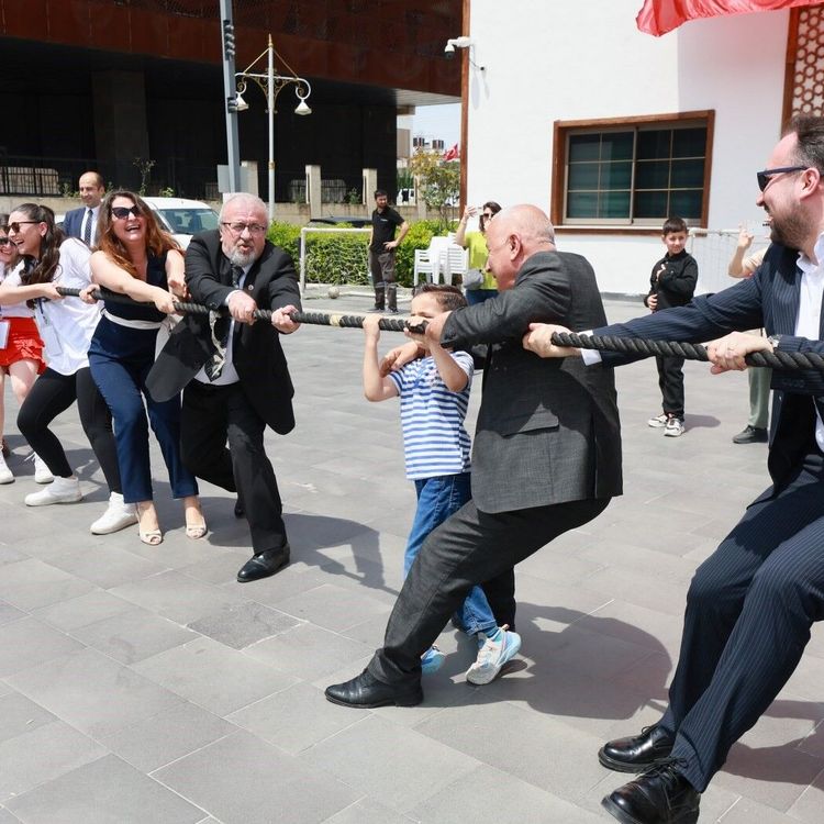 Yunusemre'de 19 Mayıs şöleni renkli görüntülere sahne oldu