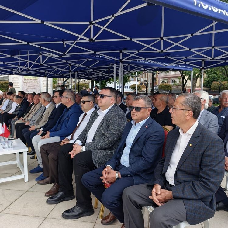 14 MAYIS DÜNYA ÇİFTÇİLER GÜNÜ SALİHLİ’DE KENT MEYDANINDA KUTLANDI