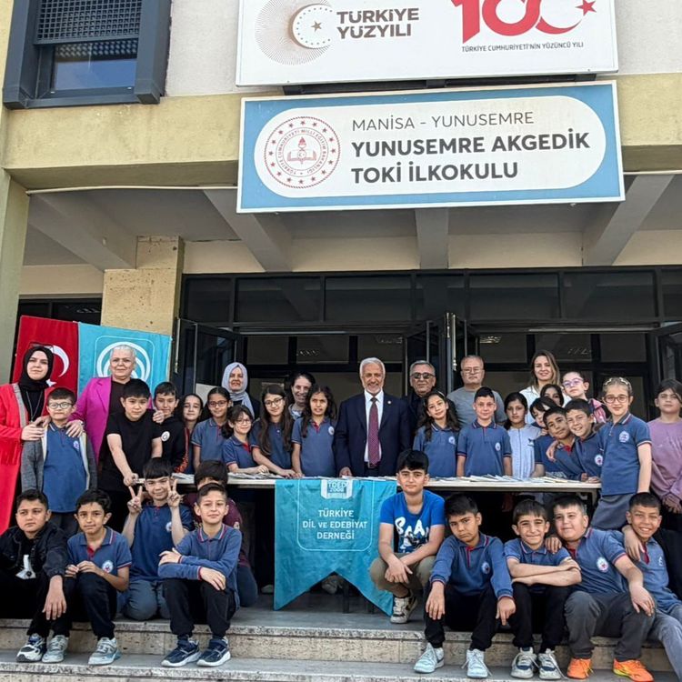Manisa’da Köy Okullarına Kitap Desteği Sürüyor